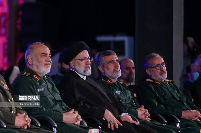حضور رئیس جمهور و مقامات نظامی در مراسم رونمایی از فتاح