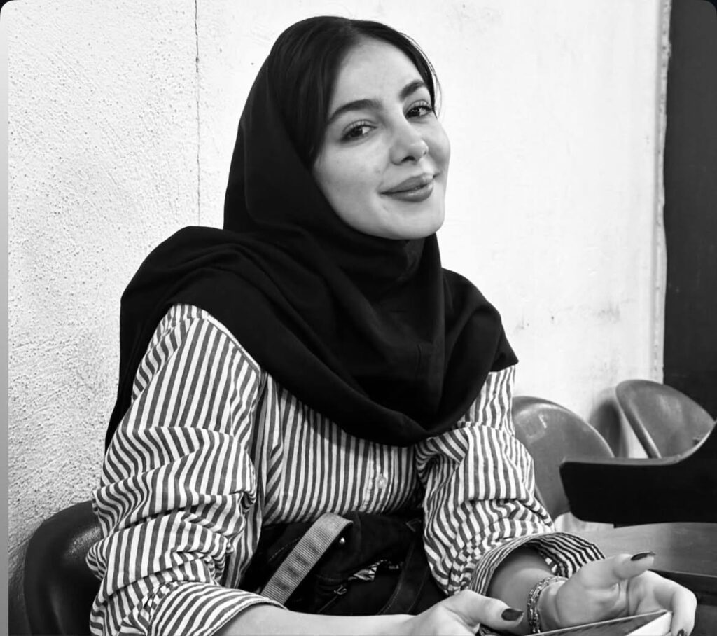 نیلوفر فشخورانی