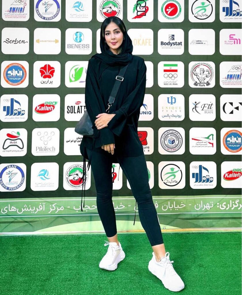 نیلوفر فشخورانی