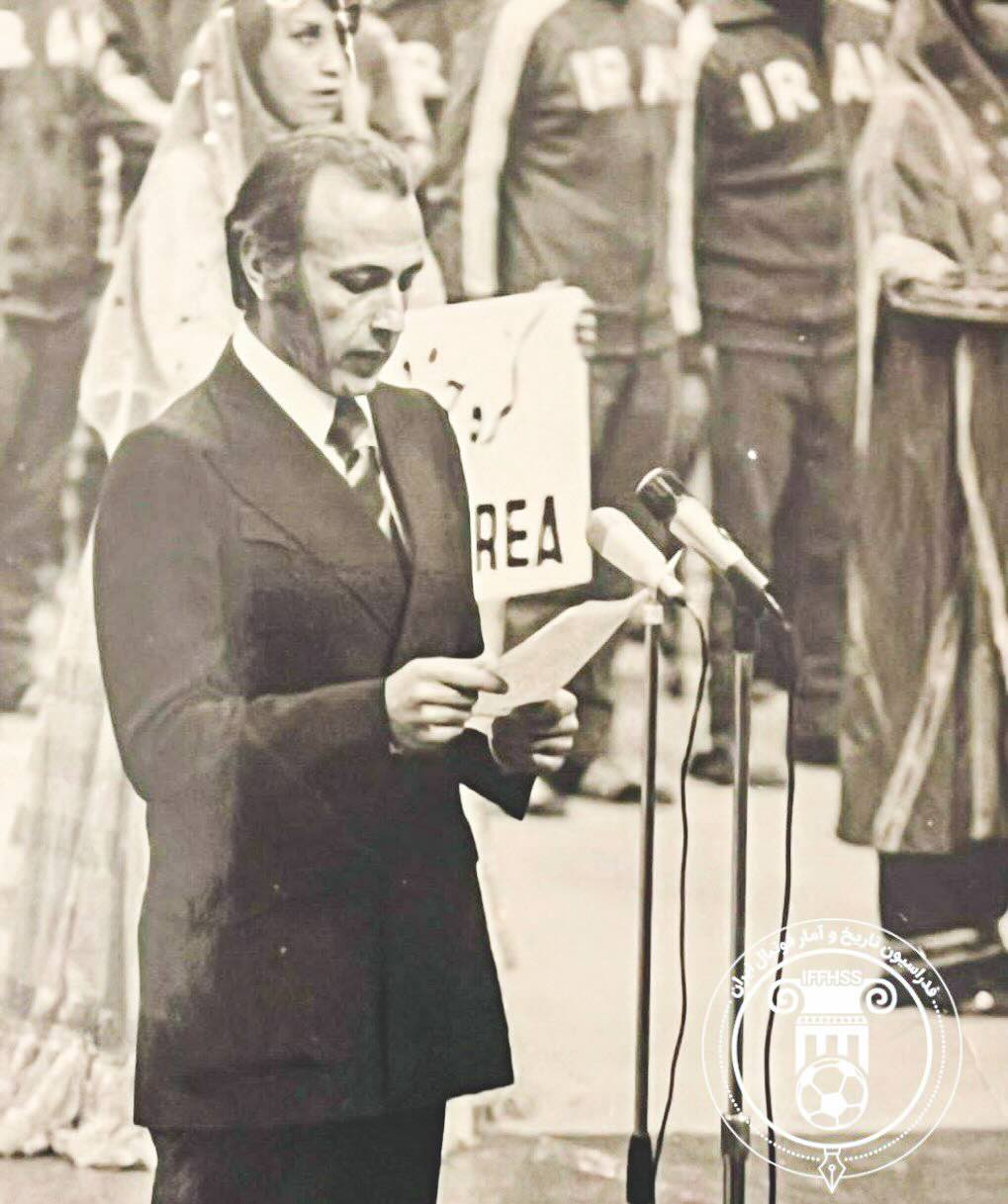 قاب تاریخ پزشکی که علیرضا دبیر را به دنیا آورد و به او مدال داد 