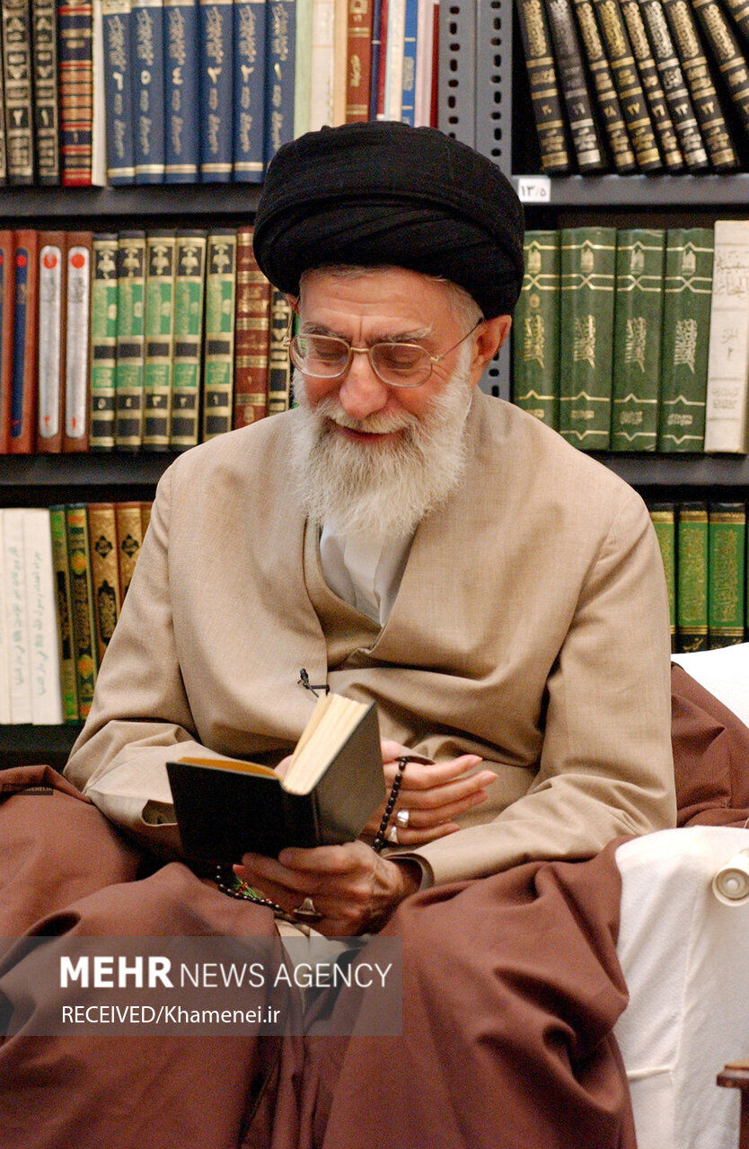 آیت الله خامنه‌ای 2