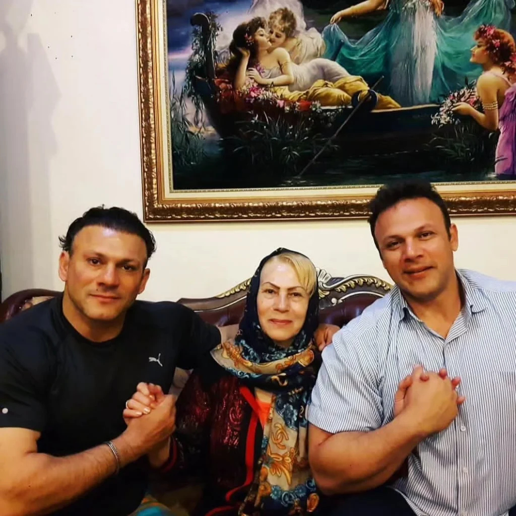 محراب فاطمی و برادر و مادرش