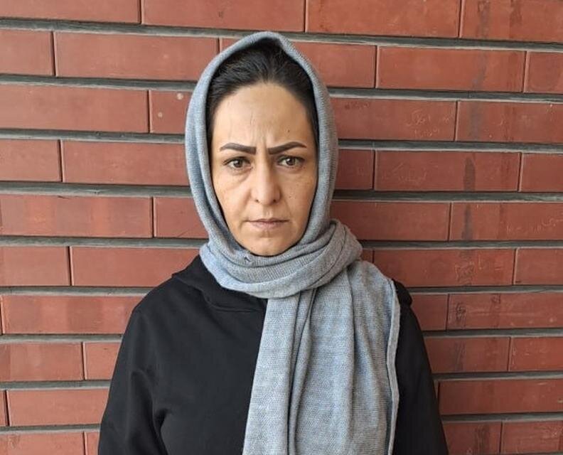 ساکنان کرج شناسایی کنید! این زن متهم سرقت موبایل است/ عکس