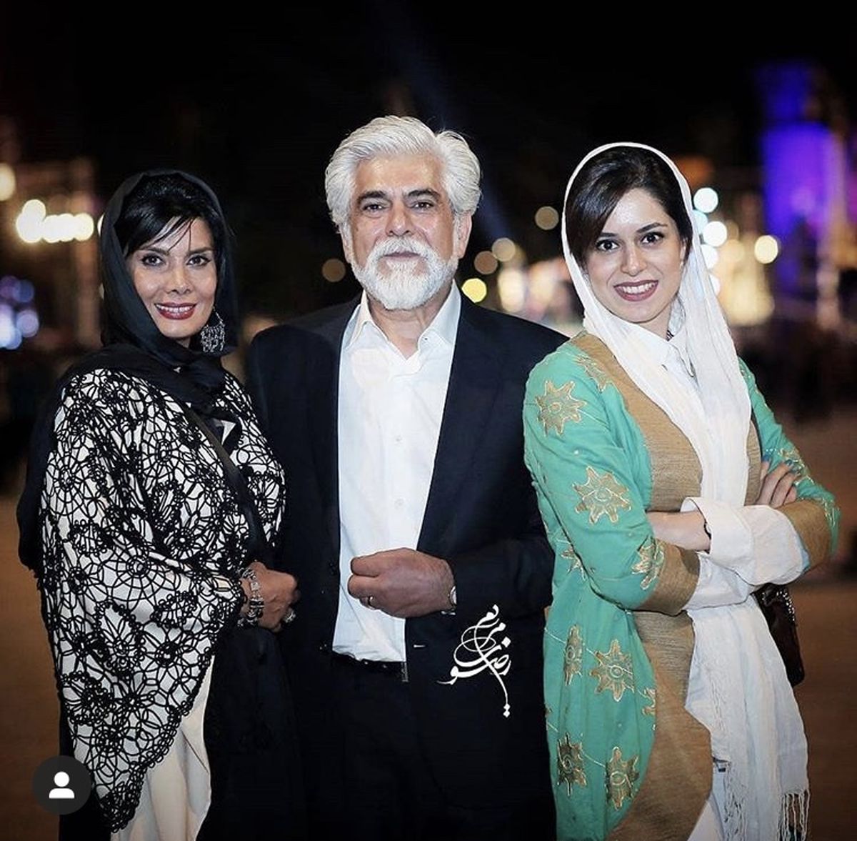 حسین پاکدل در کنار همسر و دخترش