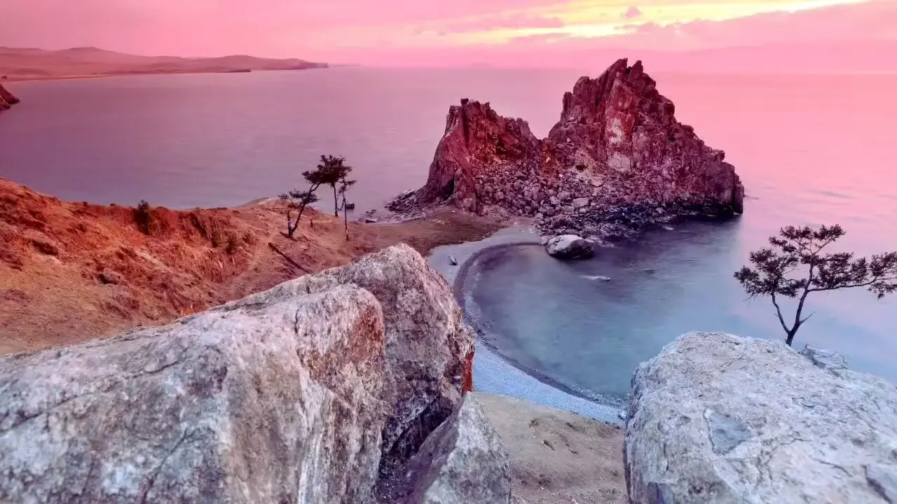 یخ شفاف، اسرار قدیمی‌ترین دریاچه زمین را فاش می‌کند / خانه‌ ۲۰٪ از کل آب شیرین جهان