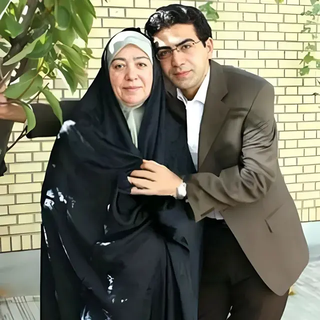 فرزاد حسنی