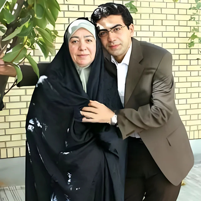 عکس فرزاد حسنی و مادرش با علت فوت