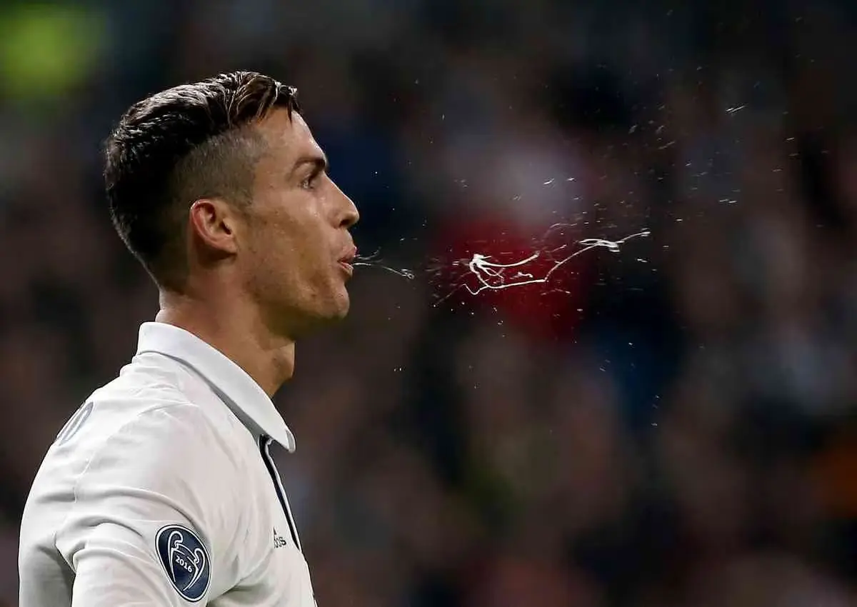 Scientifically-Why-Football-Players-Spit-so-Much_Ronaldo_24hfootnews_11zon