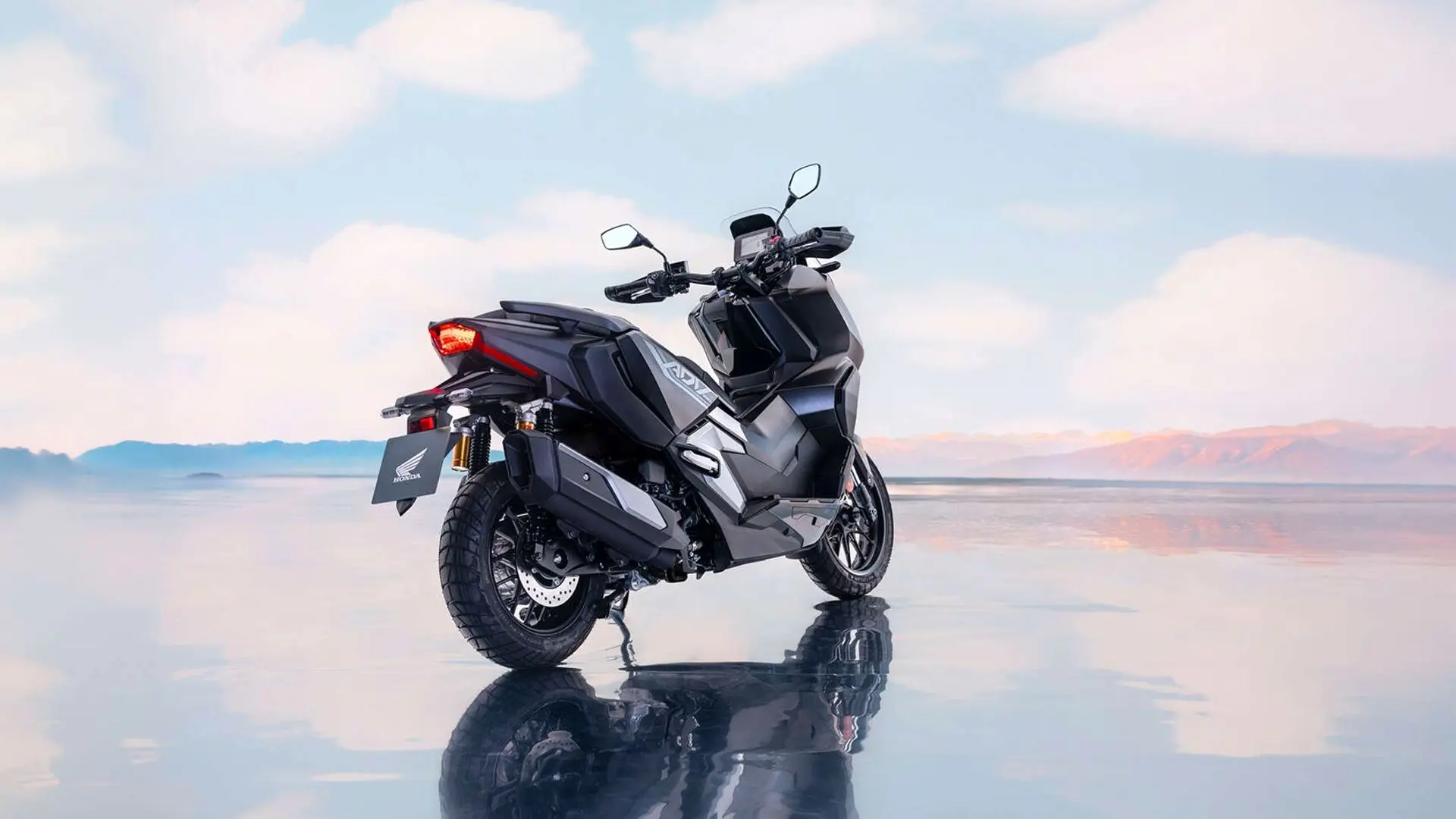 عقب اسکوتر هوندا ADV350