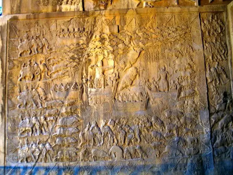 خاطرات ناصرالدین‌شاه: ران اسب حجاری‌شده در طاق‌بستان را نمی‌دانم کدام پدرسوخته شکسته است