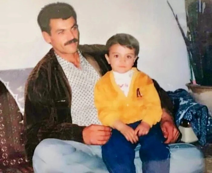 کودکی مرتضی شریفی در کنار پدرش