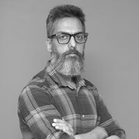 عادل ‌فردوسی‌پور دشمن نیست...