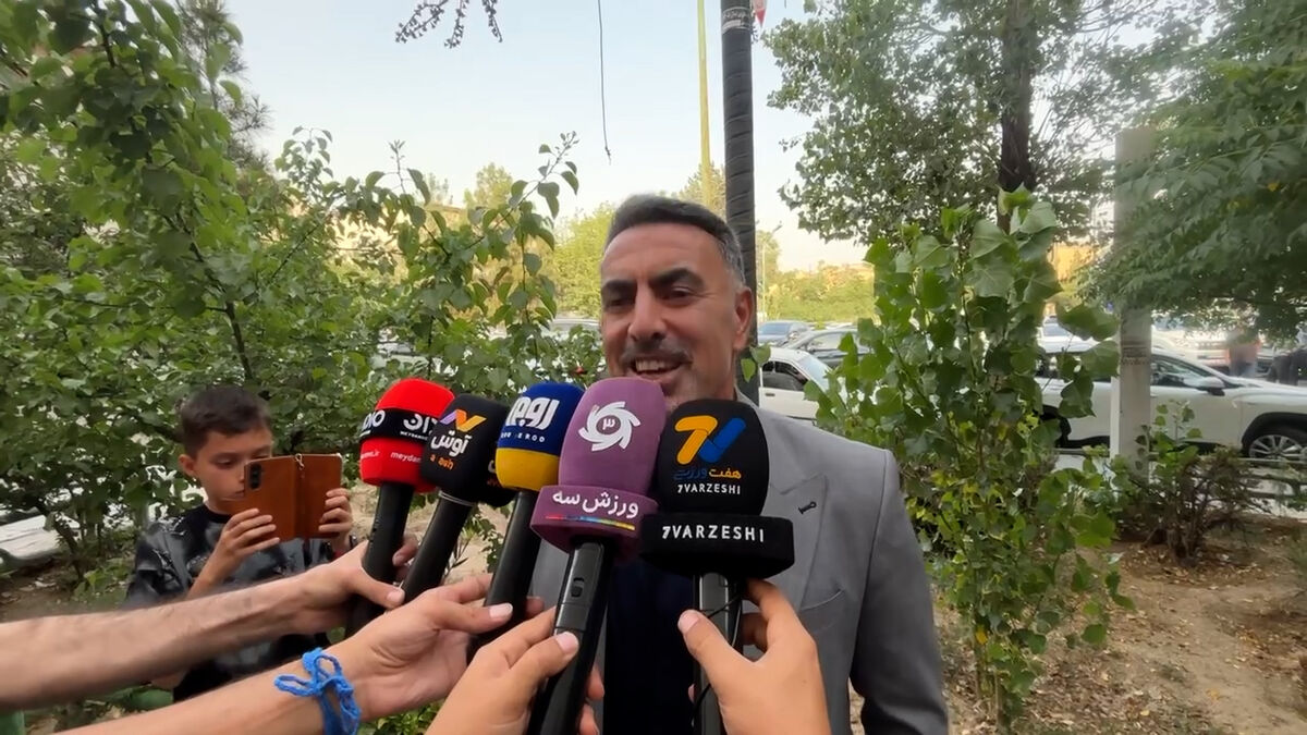 فکری: باید به سهراب زمان داد، اما با پنجره بسته کار استقلال سخت است!