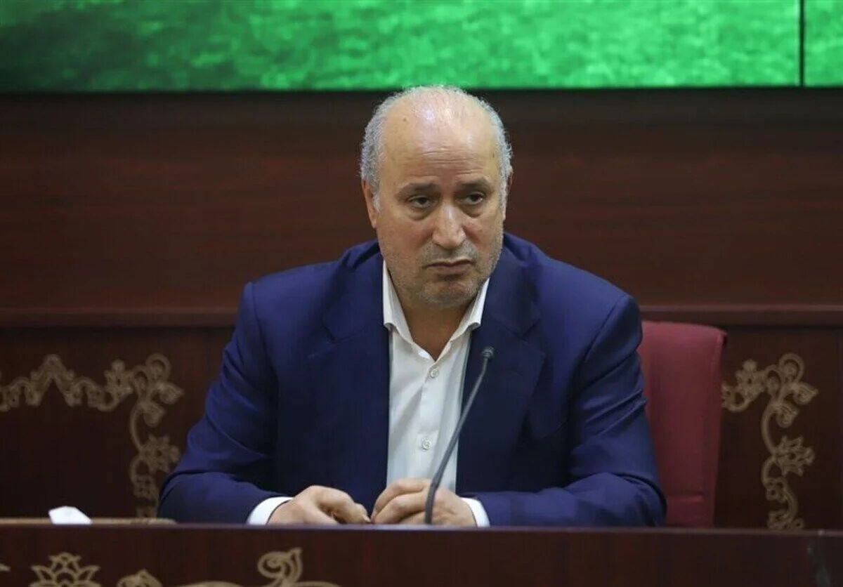 مهدی تاج: با شعار ساختارشکنانه و قومیتی داور بازی را قطع خواهد کرد!
