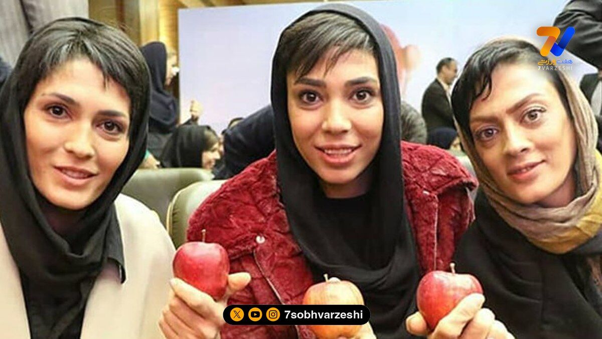 سهیلا، شهربانو و الهه منصوریان در کنار الناز حبیبی در کافه