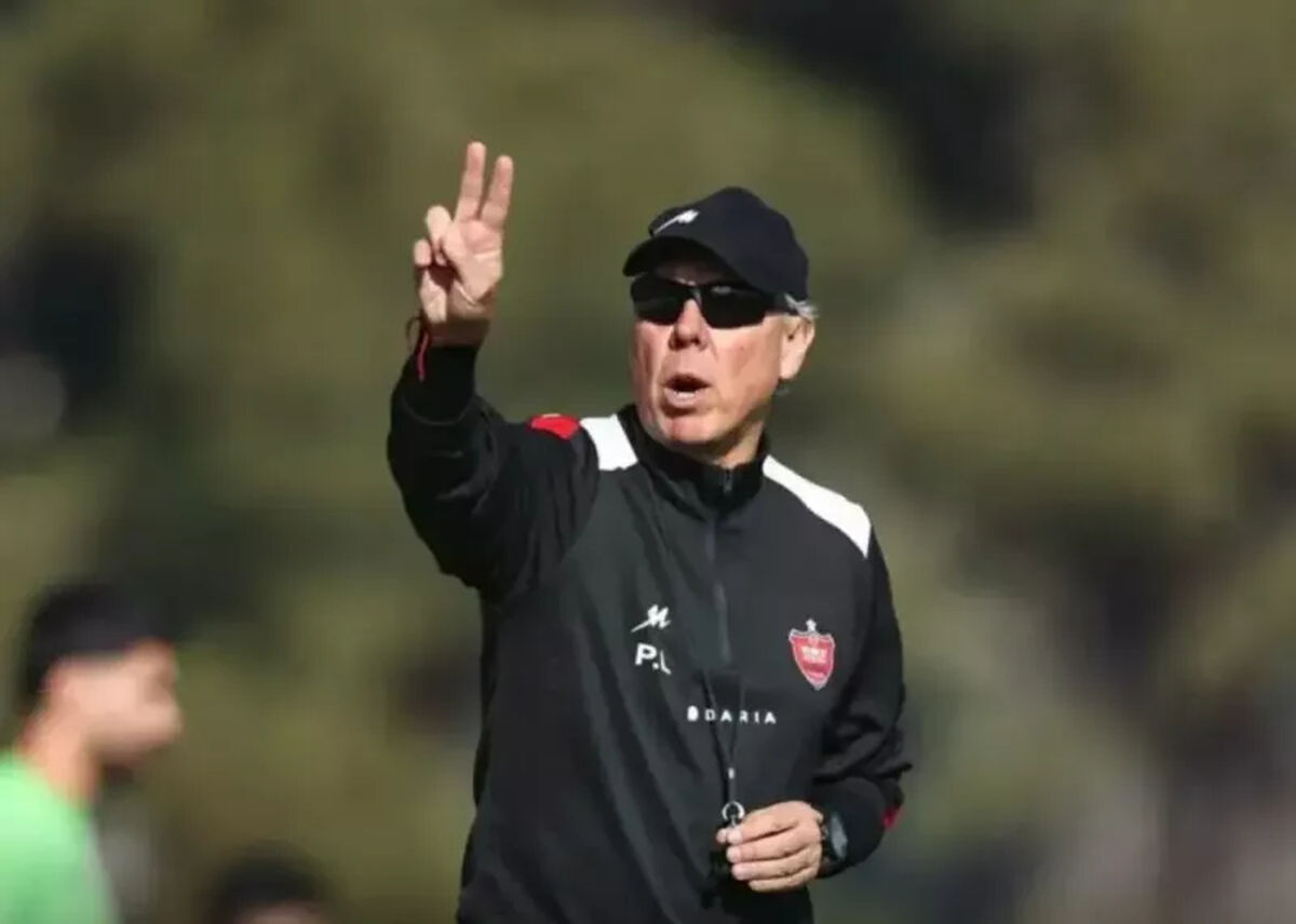 گزارش مارکا از خروج مربی پرسپولیس از ایران