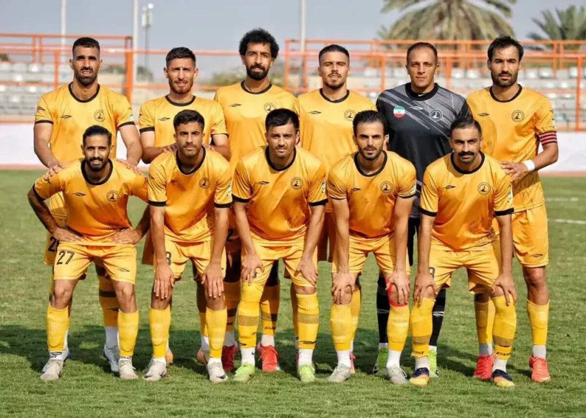 صادقی: بازیکنان در محل سکونت خود تمرین می کنند