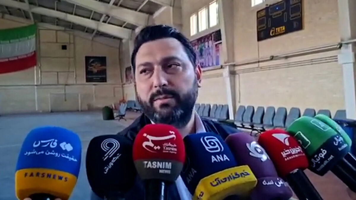 کامیانی: آسیب های زیادی با برخورد ترکش به این سالن وارد شده است