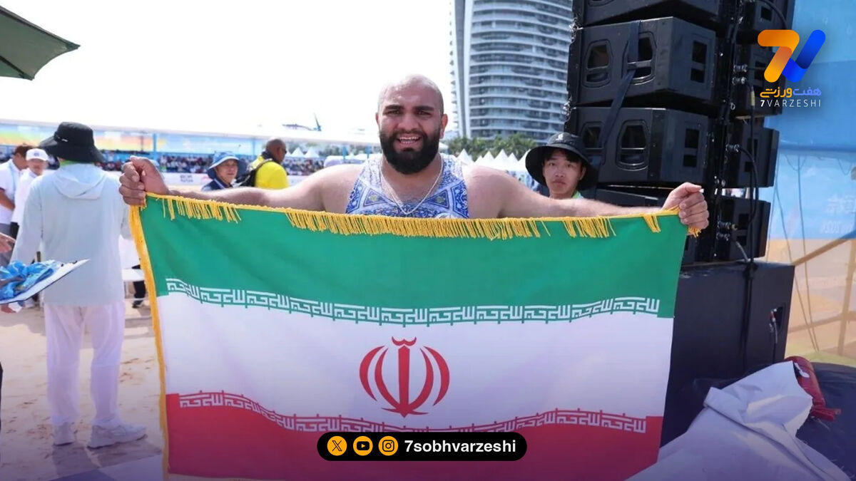 حسن عجمی پرچمدار کاروان ایران در اختتامیه بازی‌های ساحلی آسیا