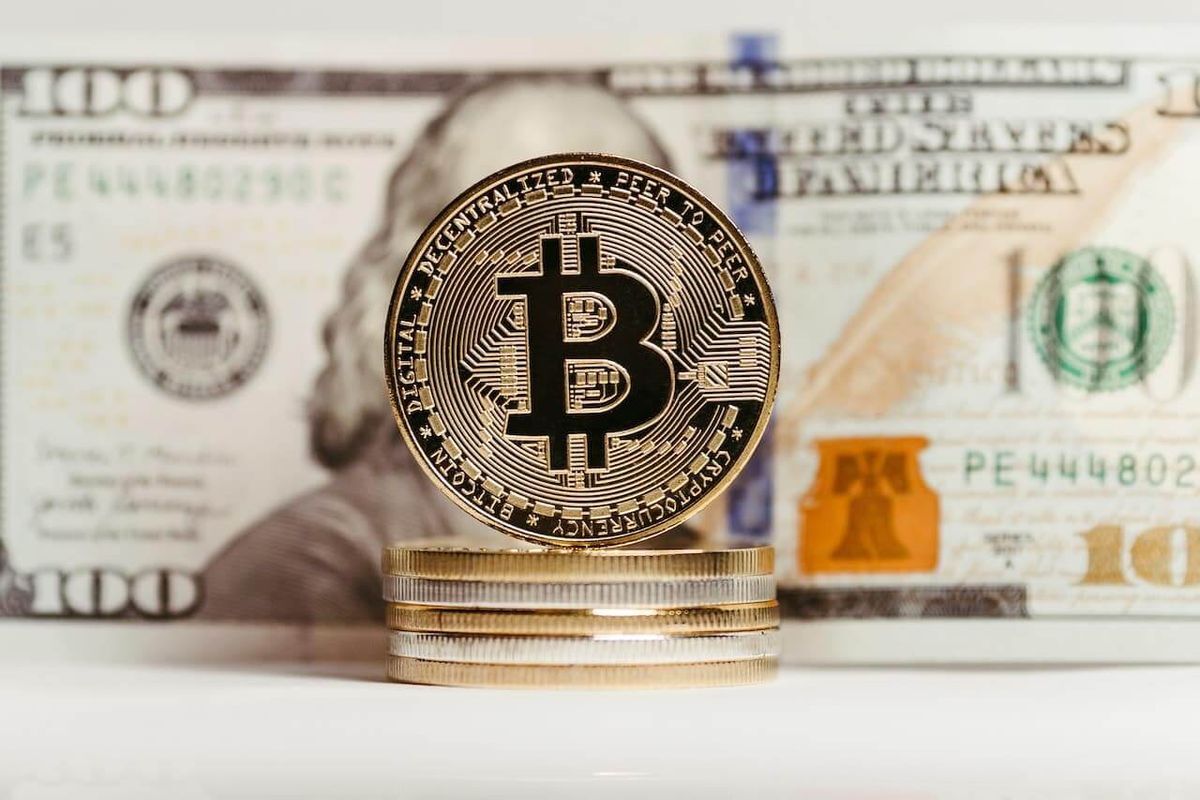 معامله‌گران بیت‌کوین در اوج ضرر؛ آیا بازگشت پول به ETFها نوید پایان سقوط است؟