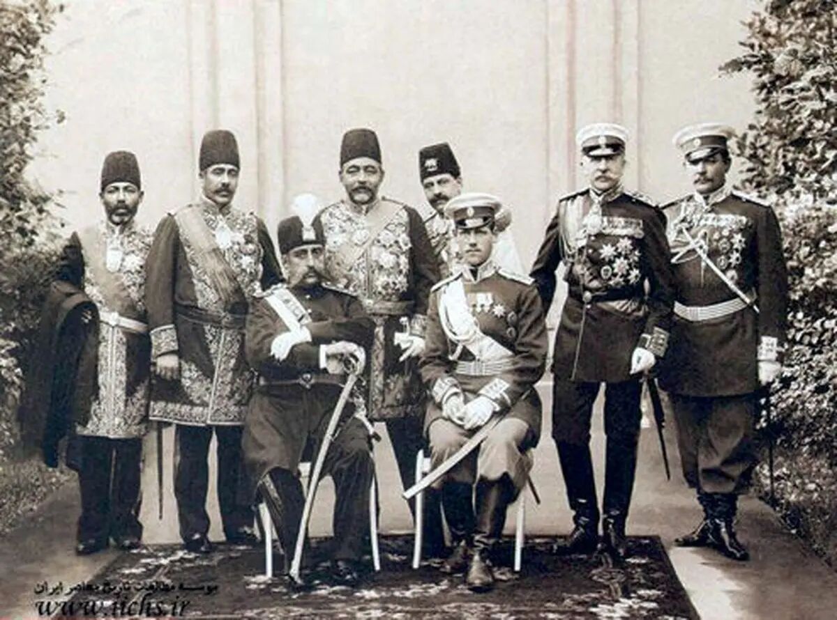 عکس یادگاری شاه قاجار و مردی که باعث آغاز مشروطه شد