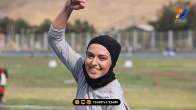 بیوگرافی دنیس اکرت برادرزاده آناهیتا درگاهی و بازیکن جدید فوتبال