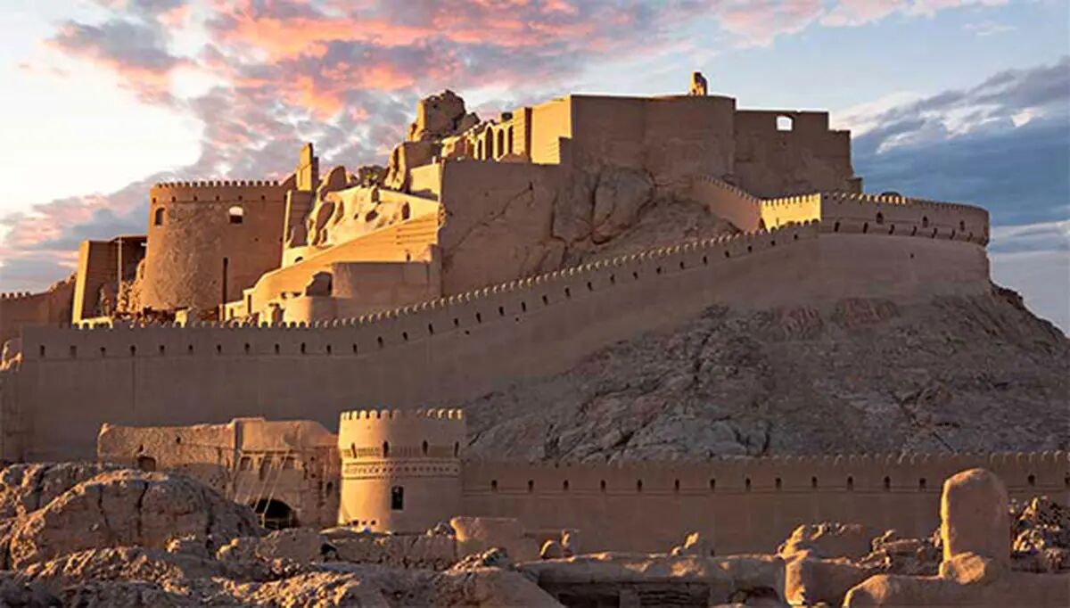 سرزمین معدن، پسته،‌ خرما و خودرو