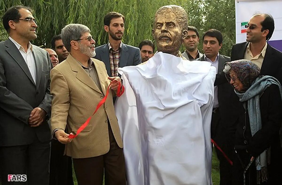 طبیبان زیر سایه سیاست و ادبیات