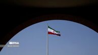بزرگترین پرچم ایران در عباس‌آباد تهران به اهتزاز درآمد