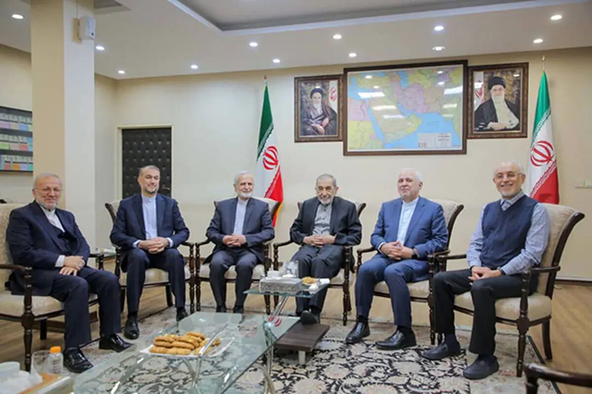 حضور و غیاب جمع دیپلمات‌ها