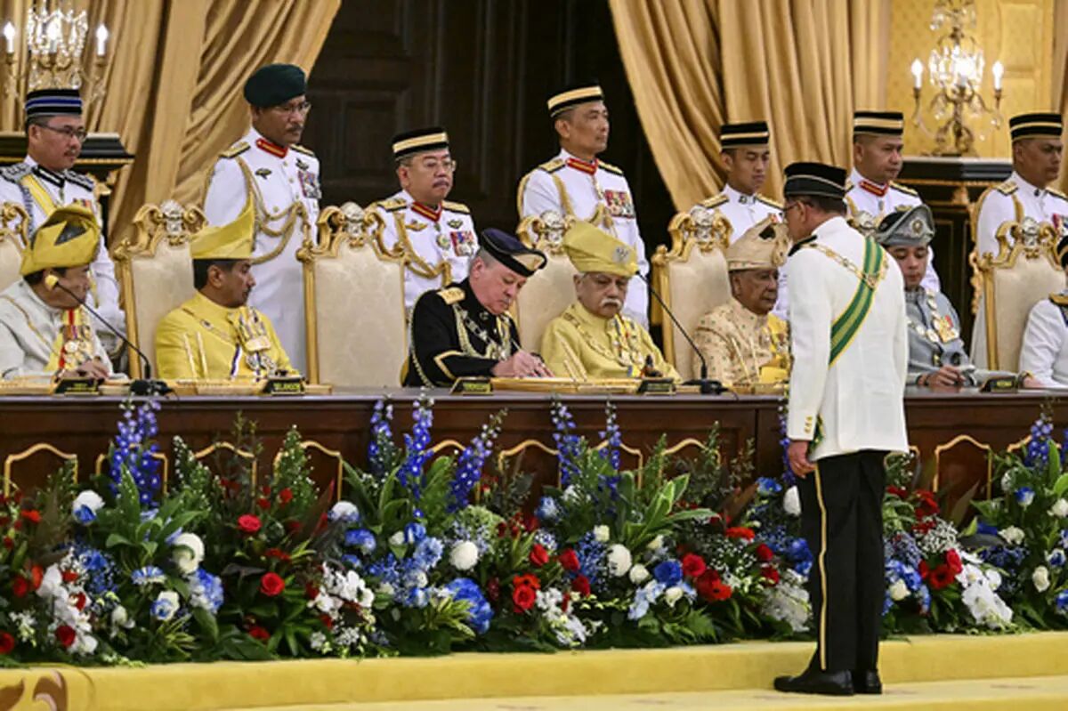 برگزاری مراسم تاجگذاری عجیب‌ترین پادشاه جهان
