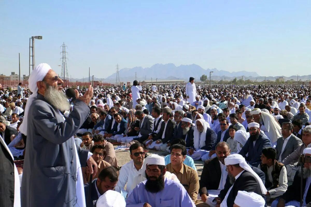 چرا مولوی عبدالحمید به خارج از کشور رفت؟