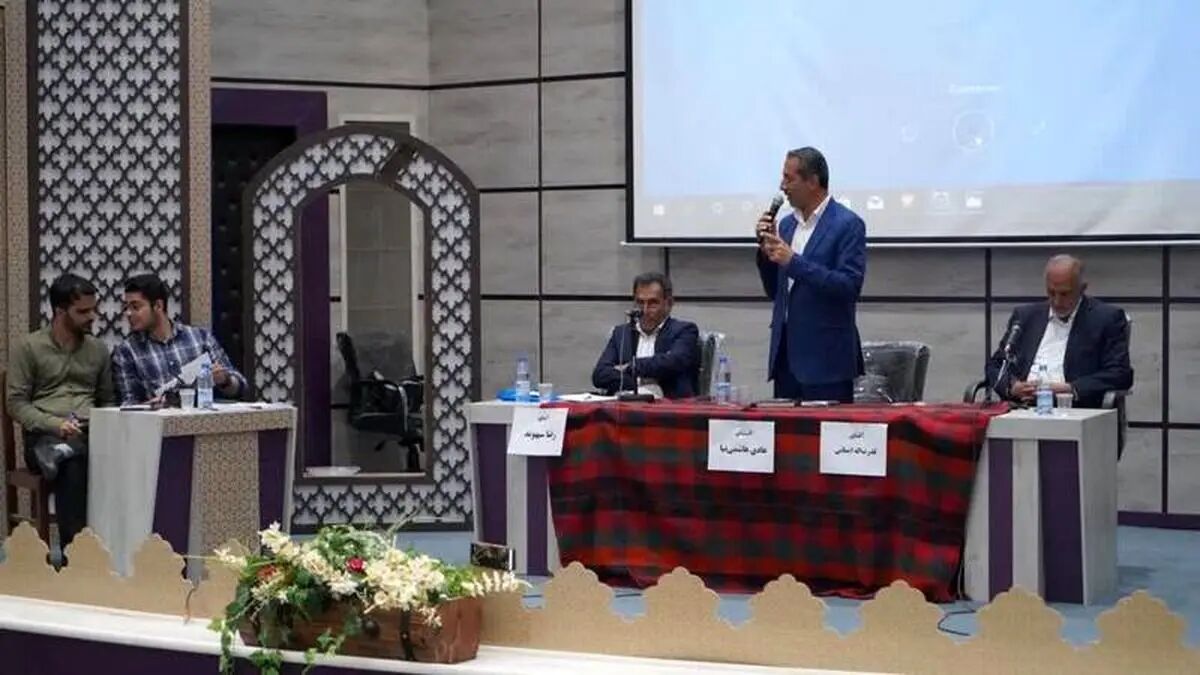 مناظره انتخاباتی در خرم‌آباد به رینگ بوکس تبدیل شد