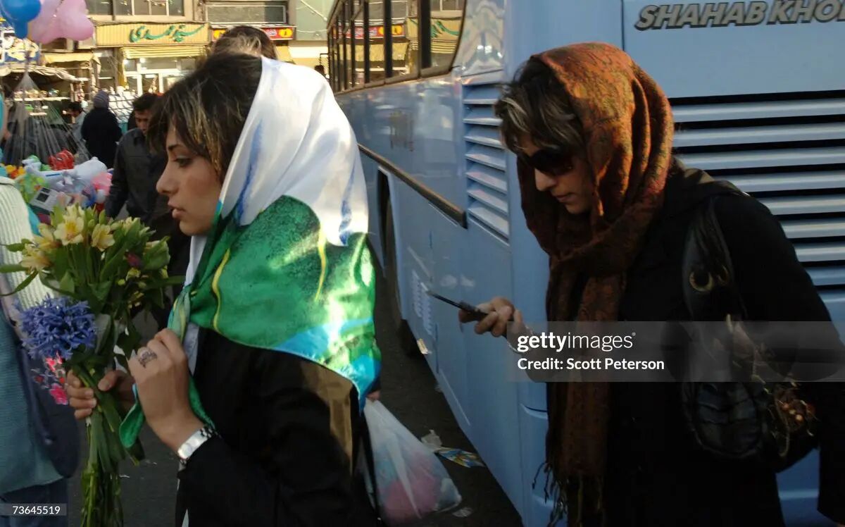 قاب تاریخ| مقبره فتحعلیشاه، بازار قیصریه، غازچرانی در تهران، ‌نوجوانان مدافع میهن‌