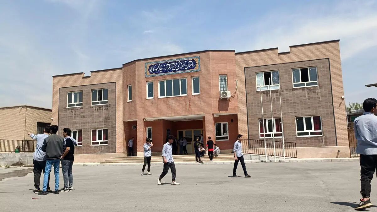 اطلاعیه آموزش‌وپرورش درباره خبر تمیز کردن مدرسه توسط مادر یک دانش‌آموز