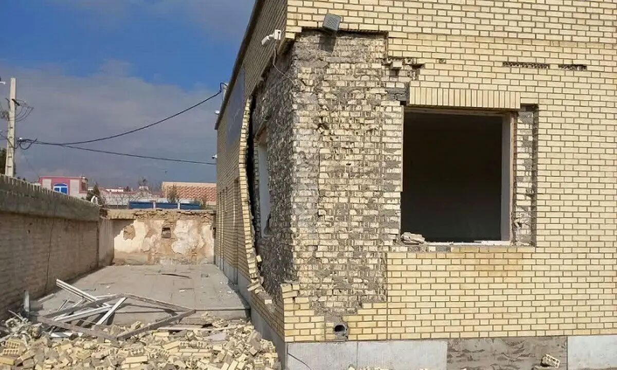 نشت گاز باعث انفجار و خسارت به یک مدرسه در اصفهان شد + عکس