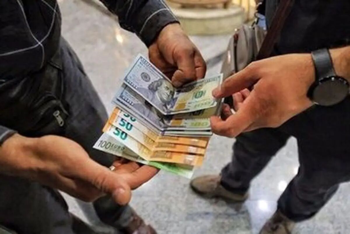پیش بینی قیمت دلار ۵ فروردین ۱۴۰۴ در پی موضوعات سیاسی