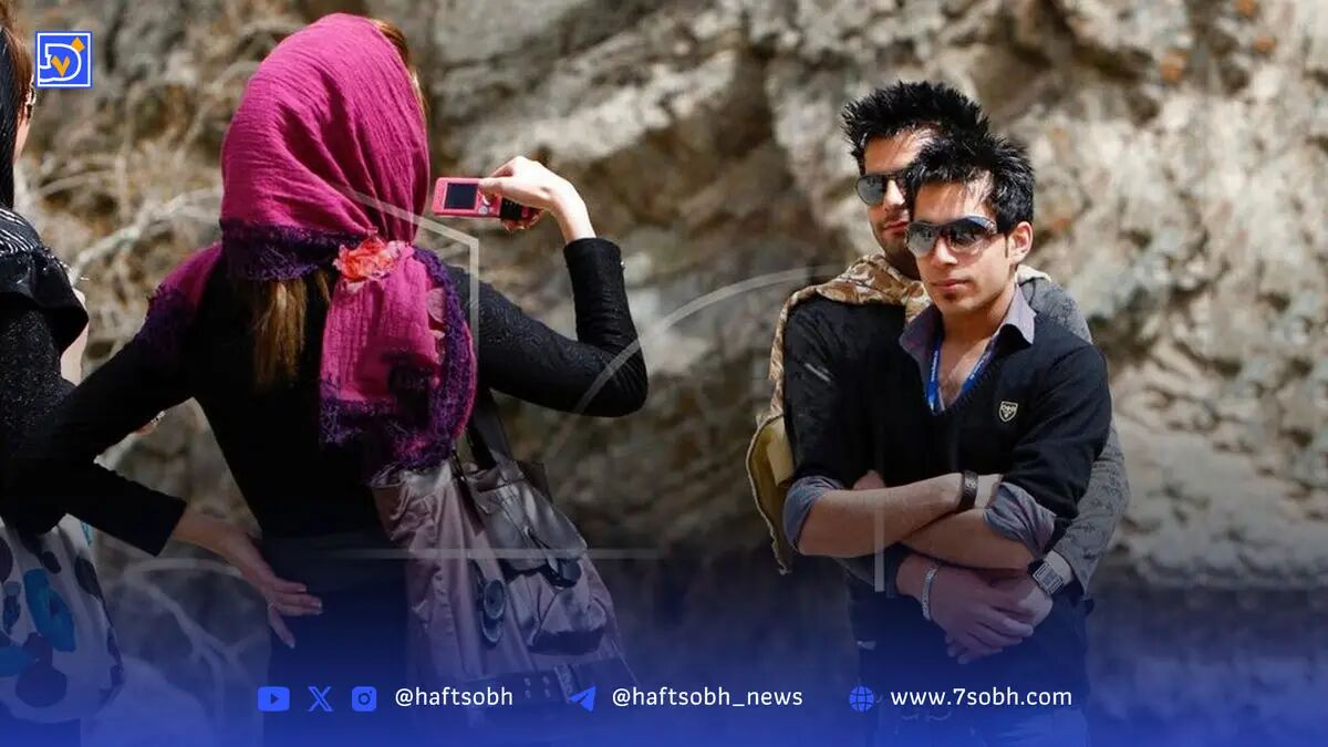 قاب تاریخ| ژست عجیب جوانان دهه شصتی، تساوی پرسپولیس و چلسی، گلف‌بازی دختران پارک ملت‌ و مظفرالدین شاه