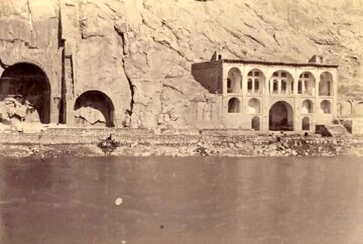 سفر به دل تاریخ؛ دختران قالی‌باف و لباس باشکوه لرها در قاب قاجاری