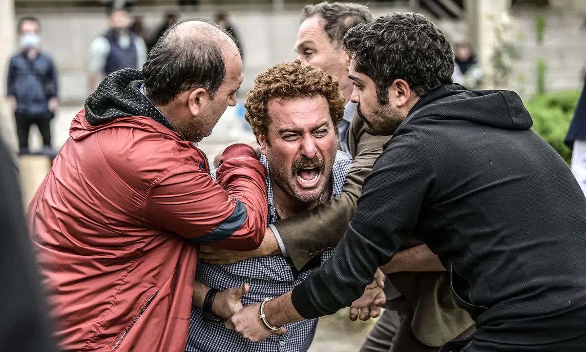 فساد در فوتبال برادرمو کشت ! (نقد و برسی فیلم بازی را بکش)