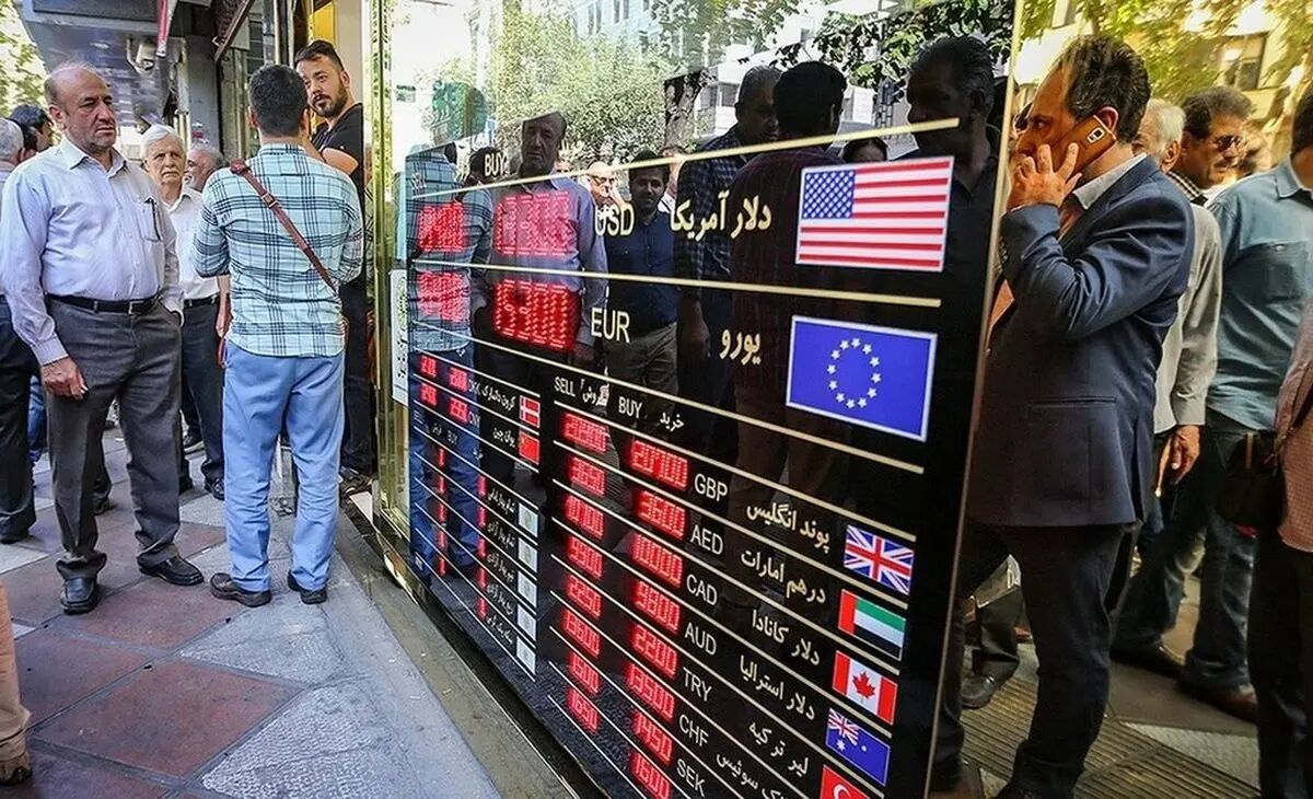 حرکت بورس و دلار خلاف جهت یکدیگر؛ حباب سکه کاهش یافت