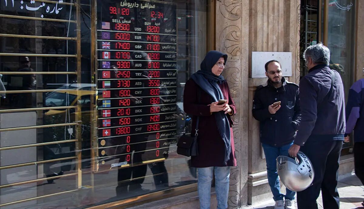دلار به کریدور ۷۰ هزار تومانی برگشت؛ پیش بینی قیمت دلار ۱۱ اردیبهشت ۱۴۰۴