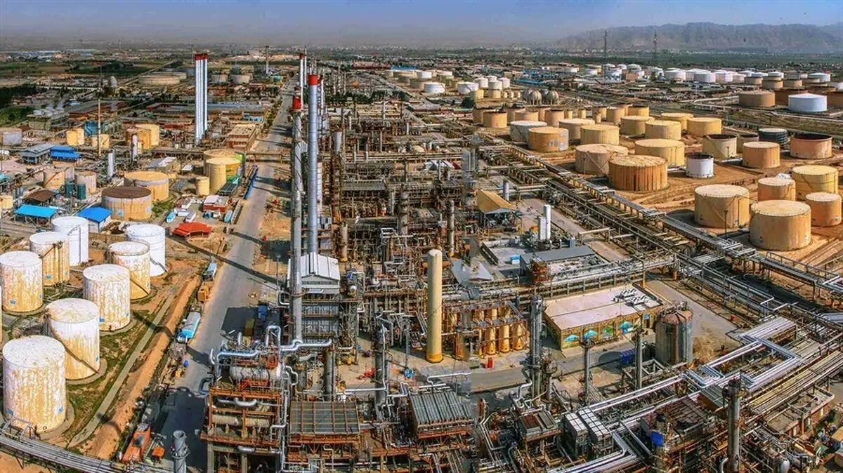 پالایشگاه تهران در سلامت کامل به سر می‌برد/ فعالیت بدون وقفه ادامه دارد