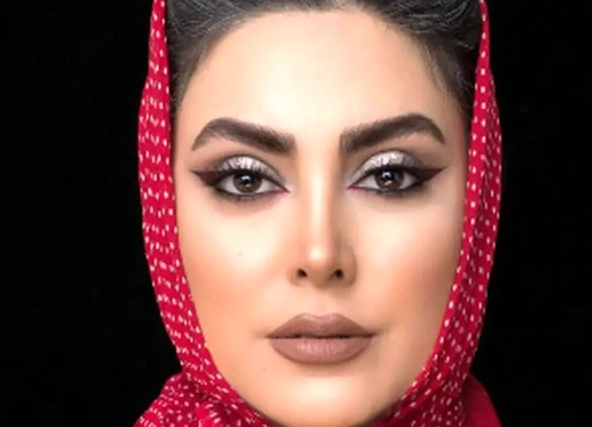 استایل باکلاس نیلوفر شهیدی در کنار دریا برای تبریک تولد این دختر خانم ناشناس +عکس