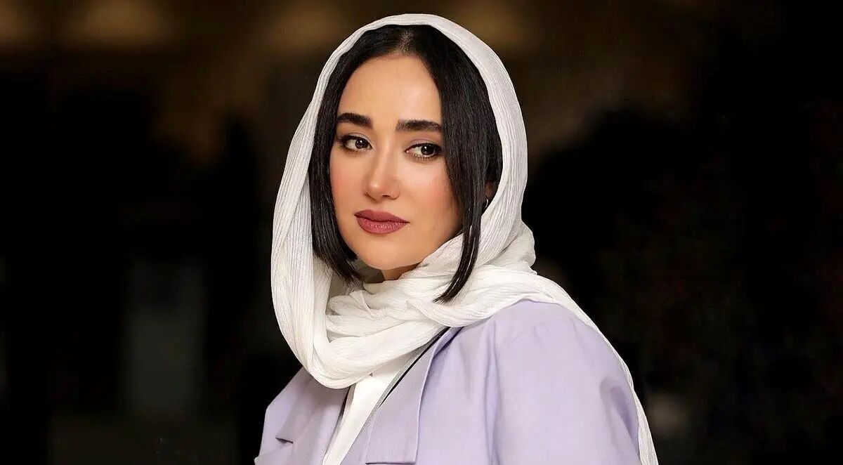 استایل جین بهاره افشاری در خیابانی در تهران