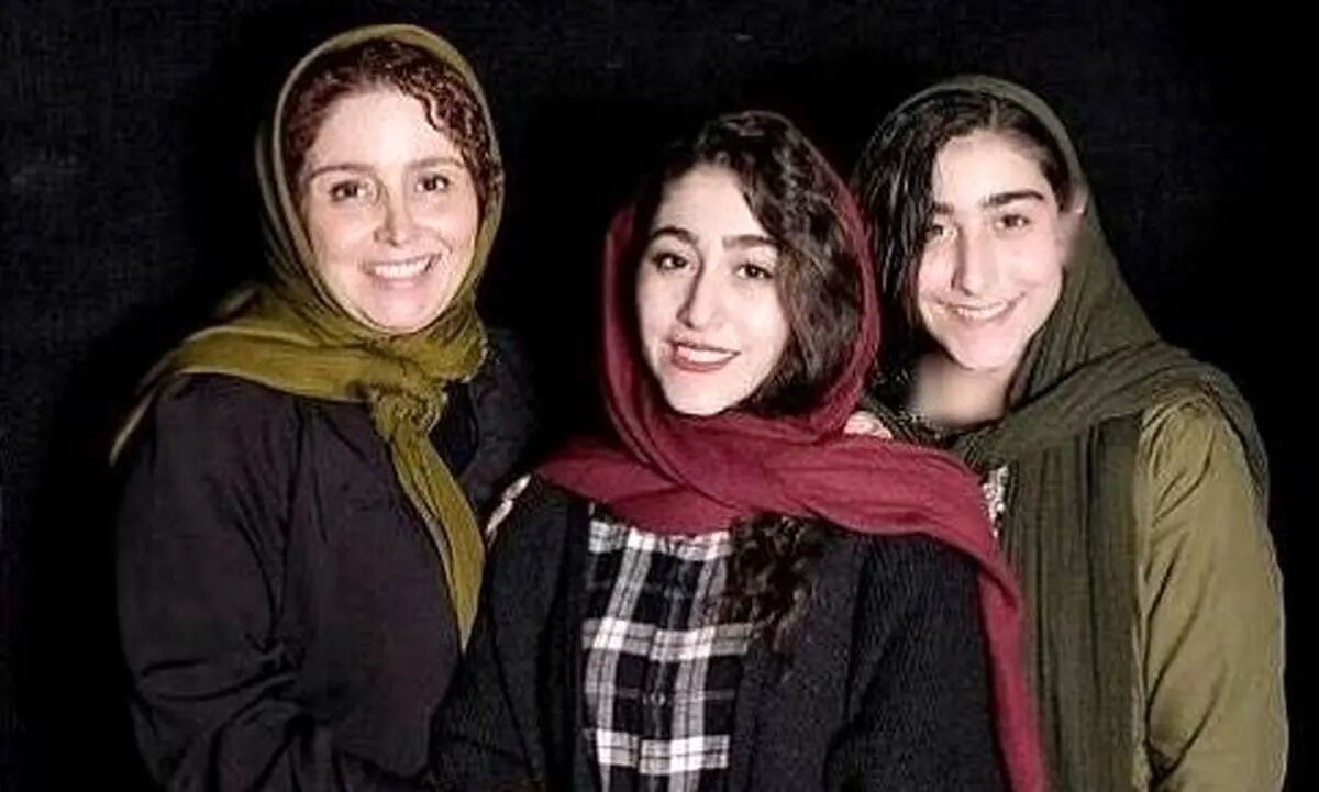 ژاله صامتی و دخترش در شهر شیراز