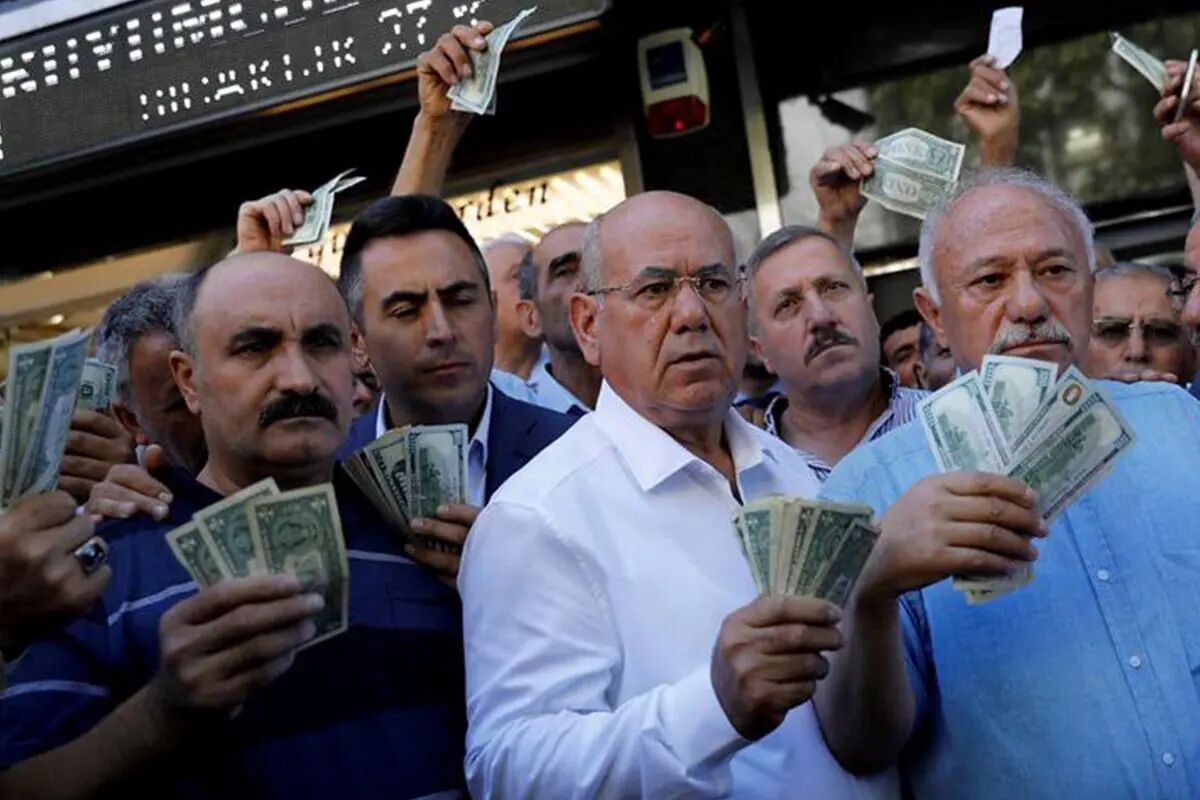 پیش بینی قیمت دلار پنجشنبه ۱۶ مرداد 1404