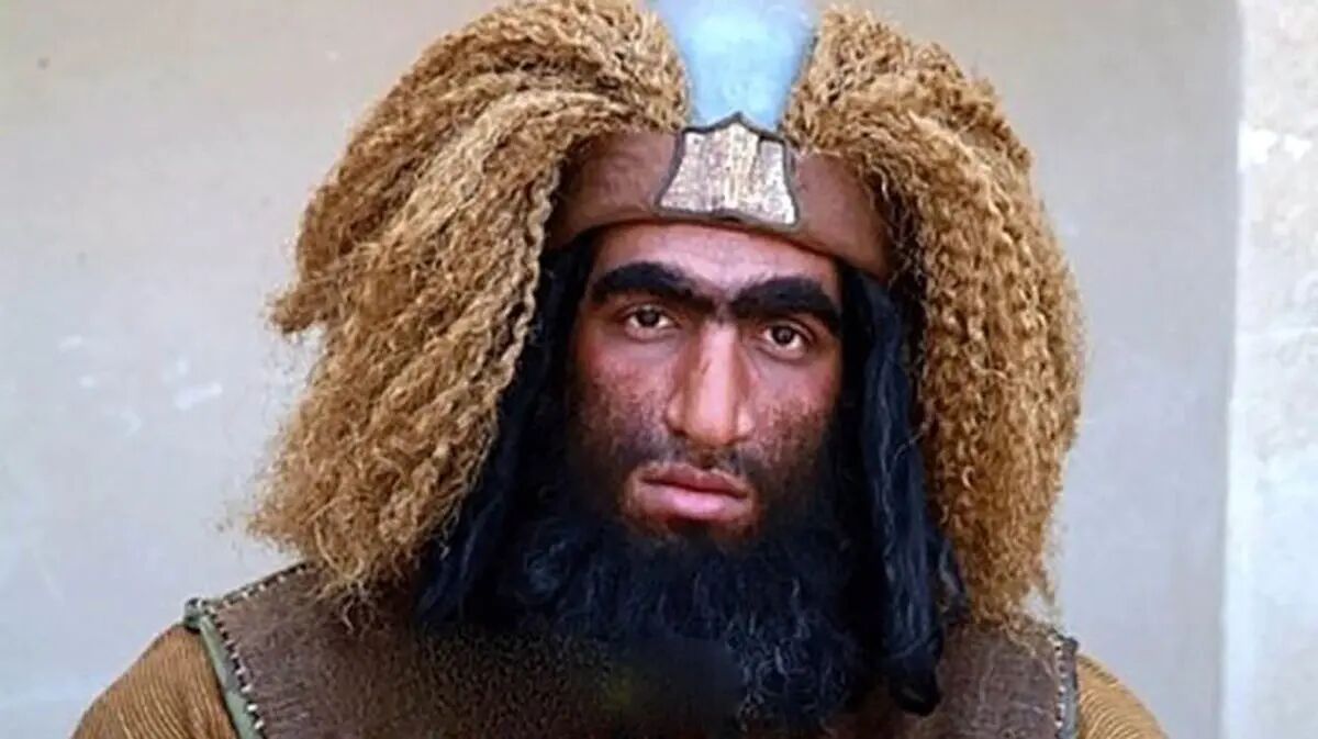 غول لشکر زبیری با همسرش در زمین بسکتبال