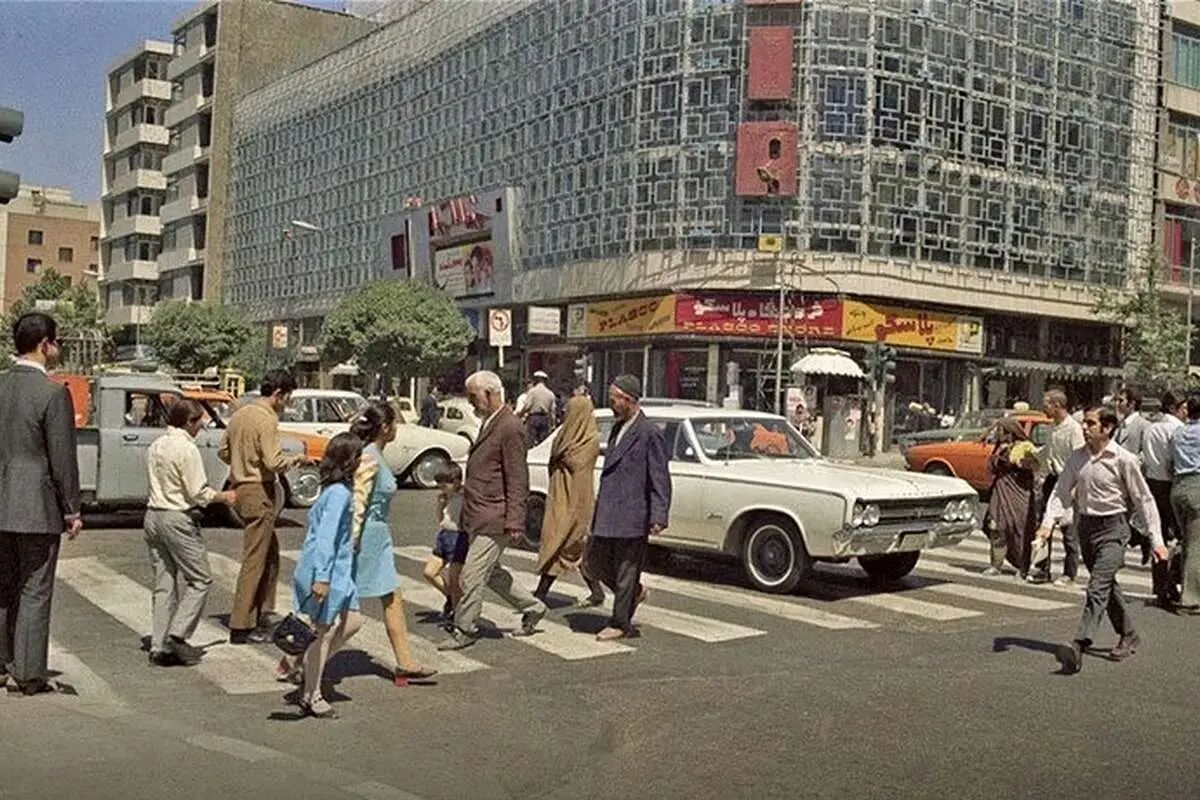 سفر در زمان؛ نگاهی به خیابان جمهوری تهران سال 1315