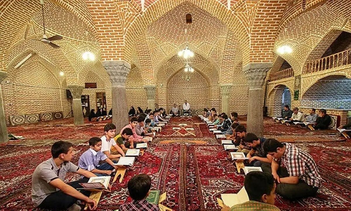 شبکه مساجد برای پای کار آوردن مردم، راه‌اندازی شود